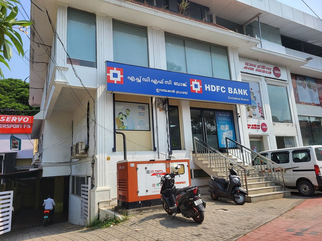 Anup Bagchi Takes Charge at HDFC Bank as Deputy MD Kaizad Bharucha Prepares to Step Down HDFC Bank branch at Enchakkal, Kerala