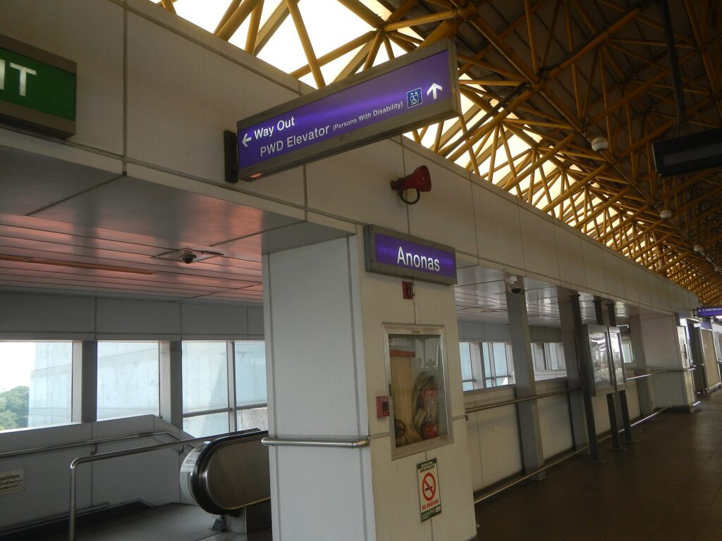 Line 2 Anonas Station Sign