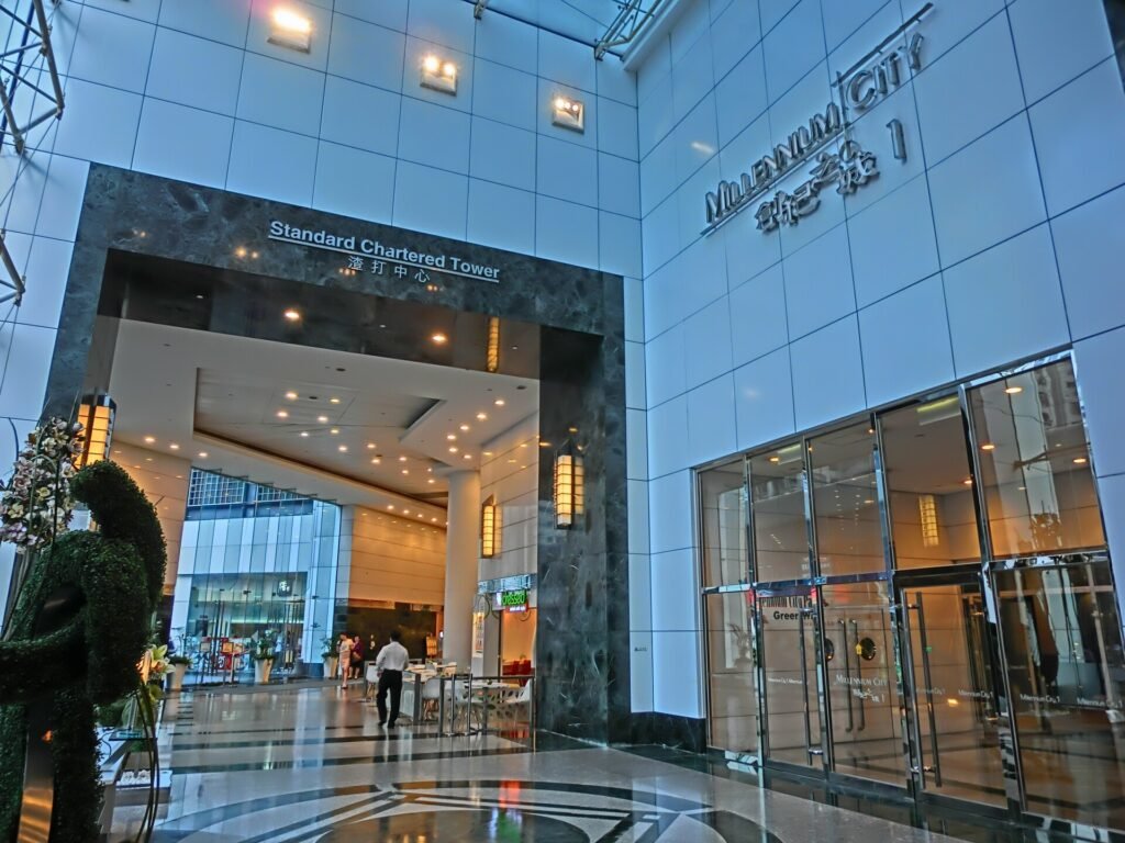 HK 觀塘道 388 Kwun Tong Road 創紀之城一期 Millennium City phase 1 SCBank Tower lobby interior April 2013